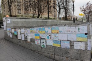 Children's pictures on the Maidan